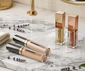 Combo of highlighter, concealor &amp; eye shadow
