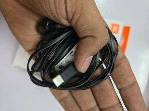 JBL Tune 310C USB-C Wired Earphones – Brand New