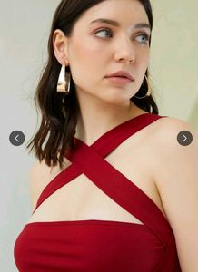 Stylish Criss-Cross Halter Neck Crop Top