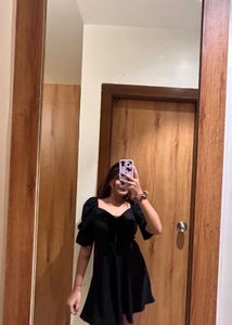 Chic Black Puff Sleeve Dress