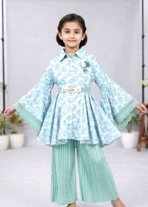 Chic Floral & Pleated Set