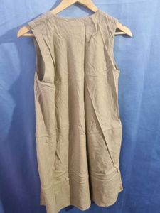 Utsa Embroidered Sleeveless Tunic Top