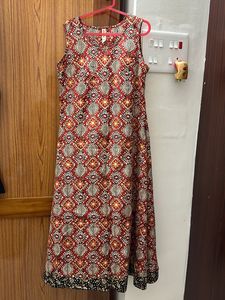 SLEEVELESS ANARKALI KURTA