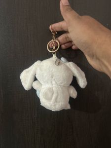 This adorable Cinnamoroll plush bag charm