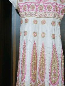 Elegant White &amp; Pink Embroidered Kurta