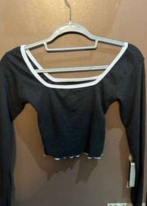 Black Long Sleeve Crop Top