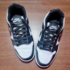 Nike Dunk Low "Panda"