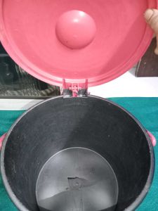 Princeware Dustbin with Lid