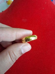 Elegant Gold Band Ring