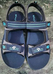 New Men sandal in size 5