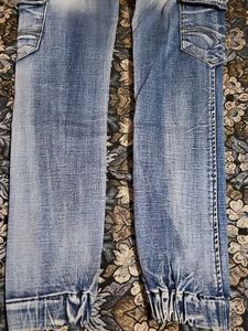 Stylish Light Wash Cargo Jeans
