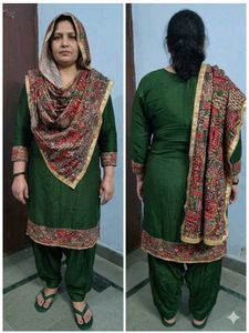 Elegant Emerald Green Kurta Set with Embroidered D
