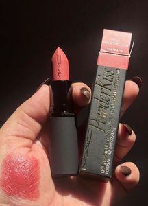 Mac powder kiss shade 930 Breakthrough