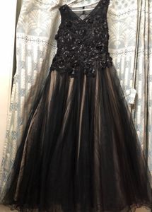 Elegant Black Floral Applique Tulle Gown