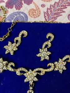 Sparkling Flower Necklace &amp; Earring Set