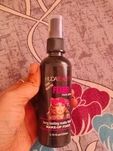 Huda Beauty Matte Fixer Face Spray