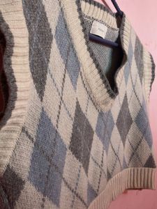 Argyle Knit Sweater Vest - Stylish &amp; Comfy