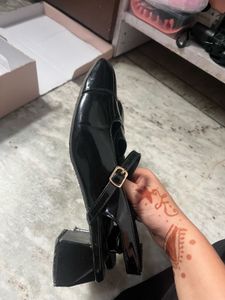 Black mary jane heels