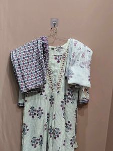 Elegant White &amp; Purple Floral Print kurta Set