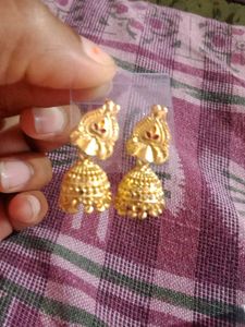 Elegant Gold Jhumka Earrings