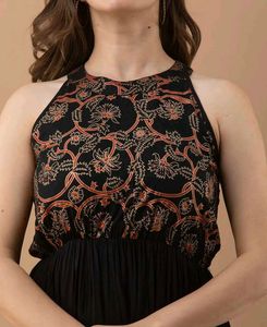 Elegant Black Maxi Dress with Print Detail