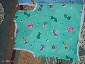 Set of 3 baby clothes