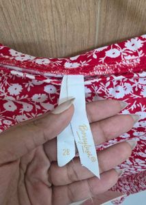 Chic Red Floral Print Mini Skirt