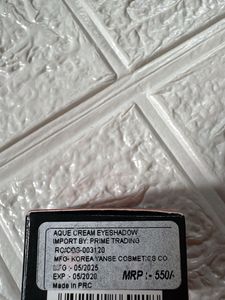 RED &amp; BLACK Aqua Cream Eyeshadow