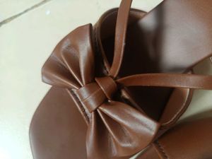 cute chocolate brown bow heels 🤎