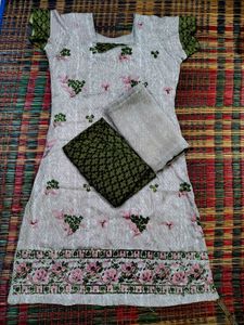 Elegant Pakistani Salwar Kameez Set