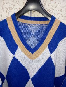 Argyle Pattern V-Neck Sweater