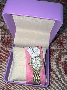 Sparkling women’s Watch