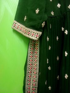 Elegant Green Embroidered naira cut set