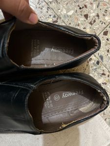 Freeway Black Formal Shoes