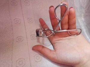 Eyelash Curler - Beauty Essential