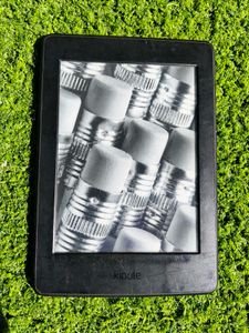 Amazon Kindle (8th Generation, 6" Display, Wi-Fi)