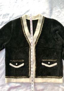 Chic Black &amp; White Cardigan