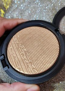 M.A.C Extra Dimension Skinfinish Highlighter
