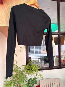Ribbed Black Long Sleeve Crop Top