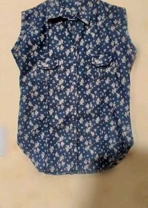 Chic Blue Floral Sleeveless Shirt