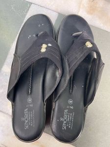 Stylish Black Flip-Flops for Women