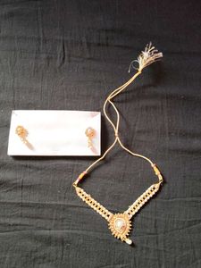 Elegant Pearl &amp; Gold Necklace Set