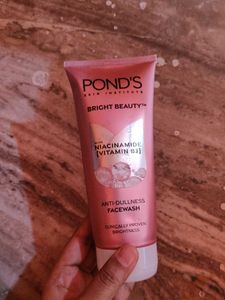 Pond's Bright Beauty Facewash