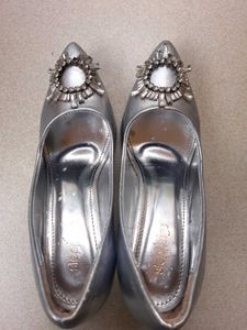🔥LOWEST PRICE🔥 Stepping Embellished Heeled Pumps