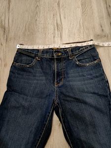 Ma5802 Old Navy bootcut jeans waist 28 inches