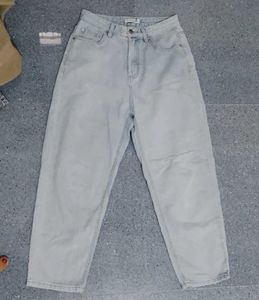 Light Wash Relaxed Fit Jeans