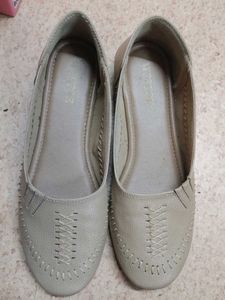 Stylish Beige Ballet Flats