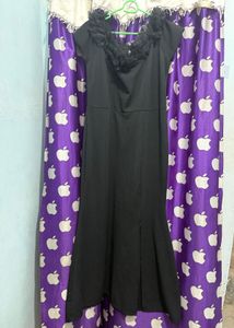 Elegant Black Mermaid Dress with Ruffle Neckline