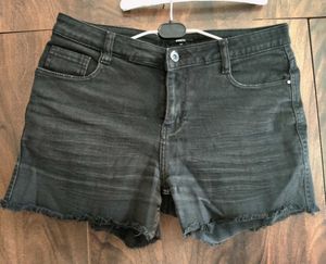 black demin shorts