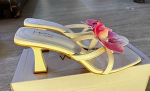 Chic Floral Embellished Flat Sandals
